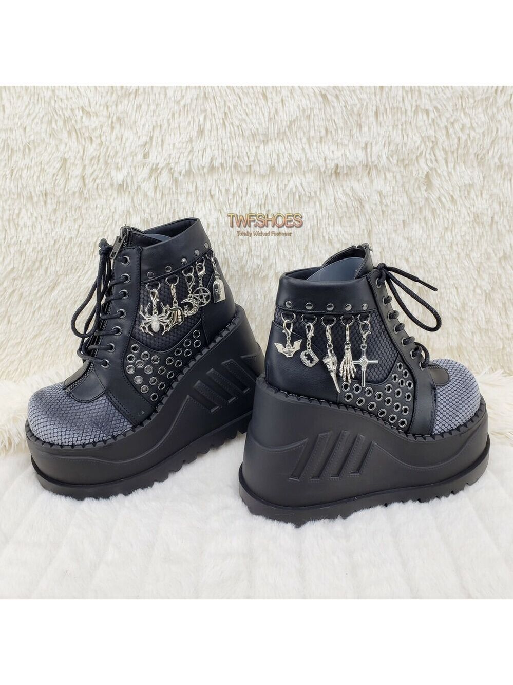 NIB DEMONIA Stomp 18 Goth Punk Charm Pendant Platform Wedge Ankle Boots NY